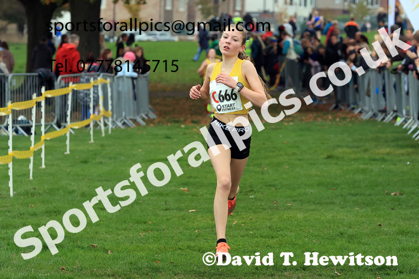 Girls Under-15s relay, 2025 Northern Cross Country Relays, Graves Park, Sheffield. Photo: David T. Hewitson/Sports for All Pics